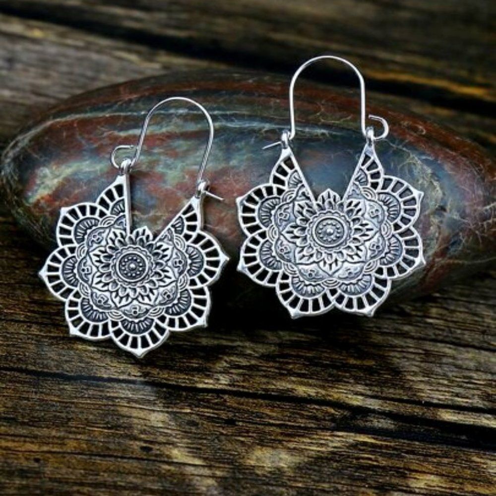 SILVER BOHEMIAN FLOWER DANGLE EARRINGS